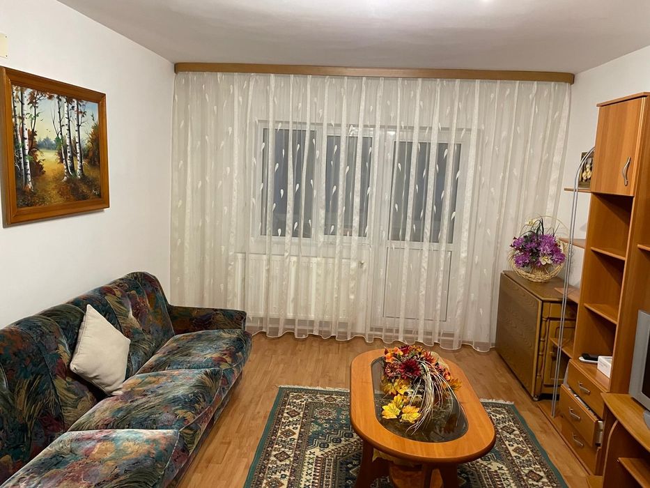 Închiriez apartament 2 camere mobilat cu  centrală și AC.