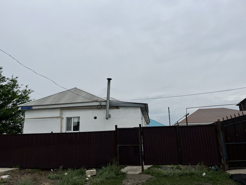 Үй сатылады немесе пәтерге ауыстырамын