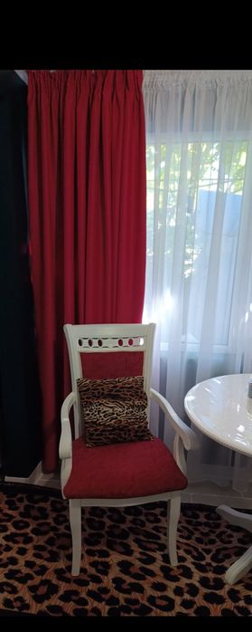 Vând set  masa cu scaune deosebit lemn masiv