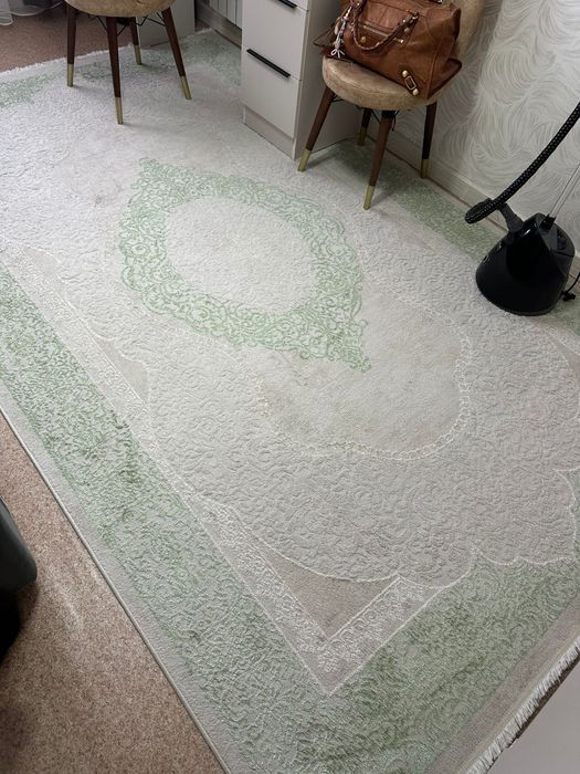 Продам ковер в отличном состоянии