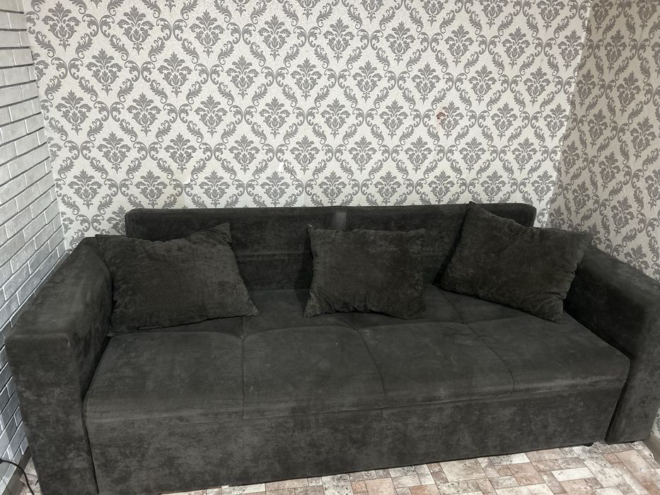 Продам диван срочно !