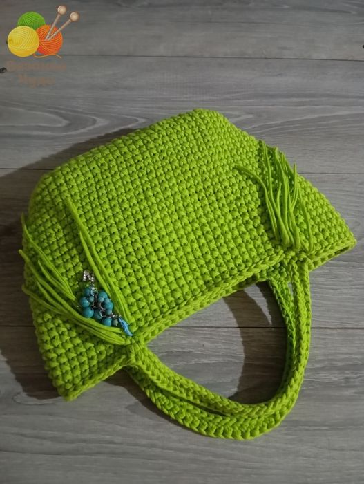 Сумочка ручной работы 
Связана крючком из трикотажной пряжи 
Размеры: