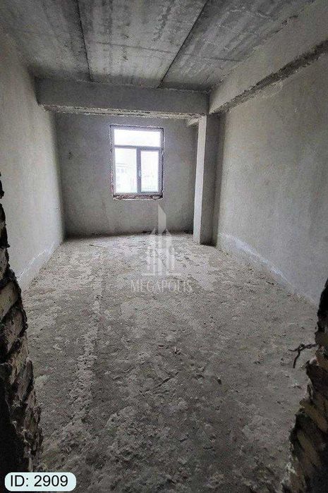 kritiy eski stadion tarafda 2 xonali karobka kvartira sotiladi №2909