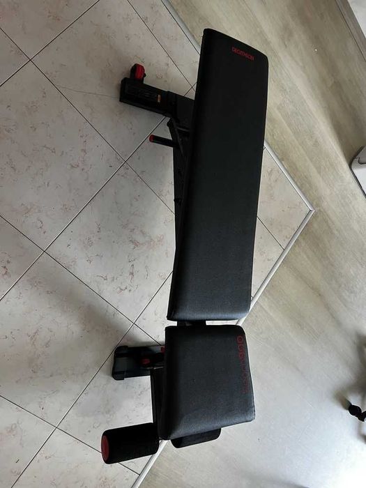 Фитнес лежанка за дъмбели и коремни преси DOMYOS