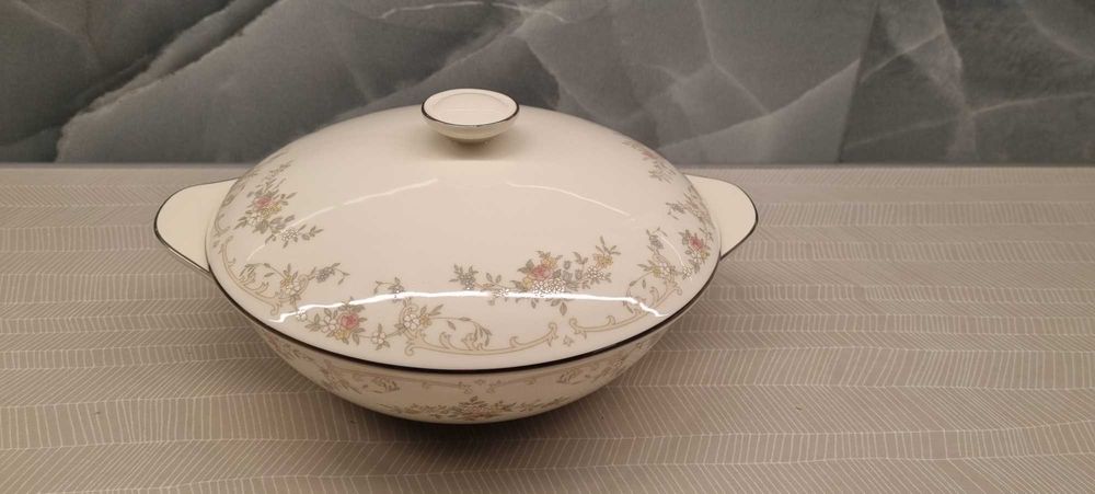 Порцеланов супник, съд за топло сервиране Royal Doulton