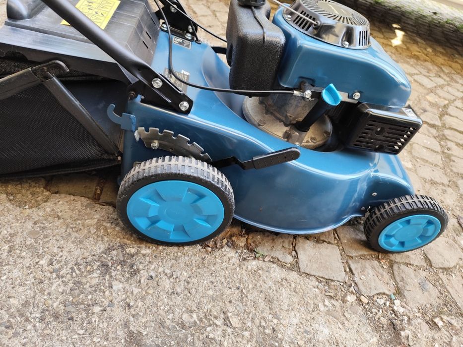 Самоходна бензинова косачка