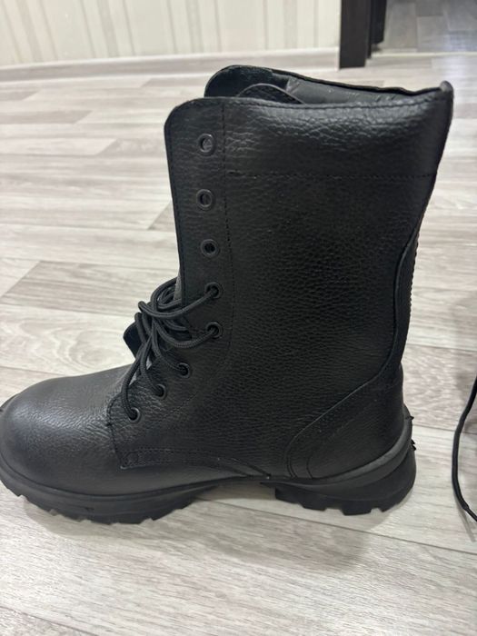 Продаю  продаю берцы