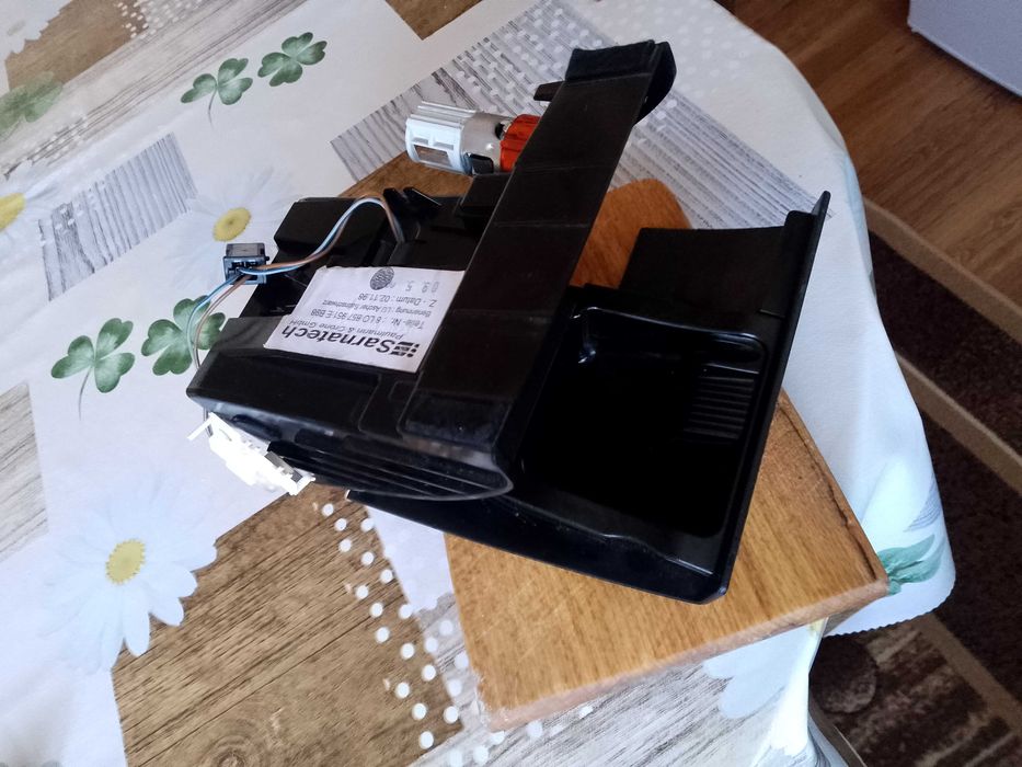 Продавам комплект пепелник и запалка за ауди А3