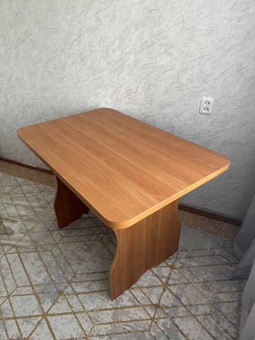 Продам стол в хорошем состоянии