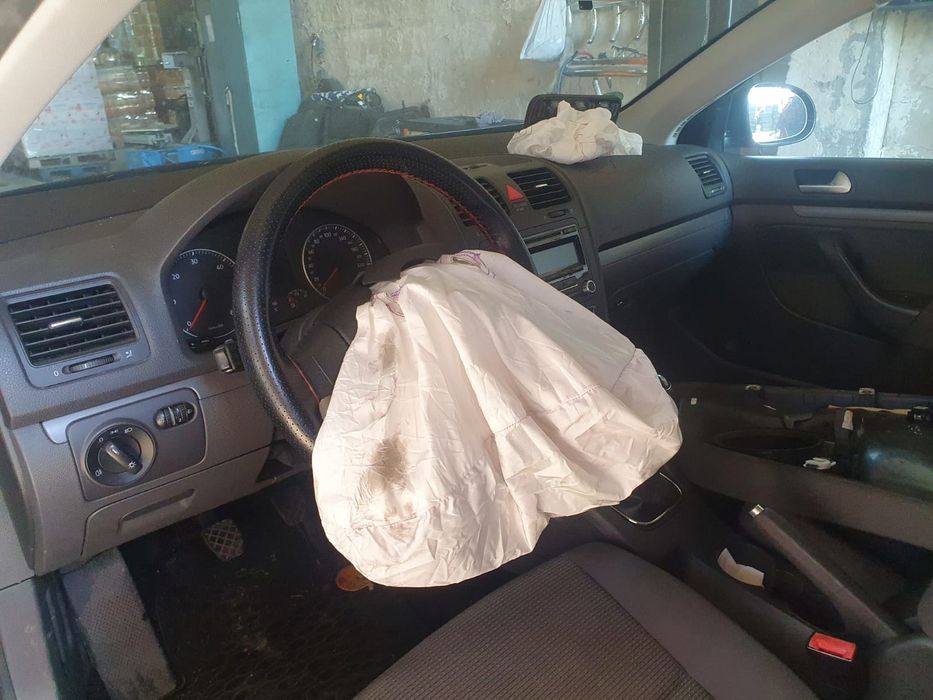 Grila bara fata 1K5853653C Volkswagen Golf 5 (2003 - 2009)