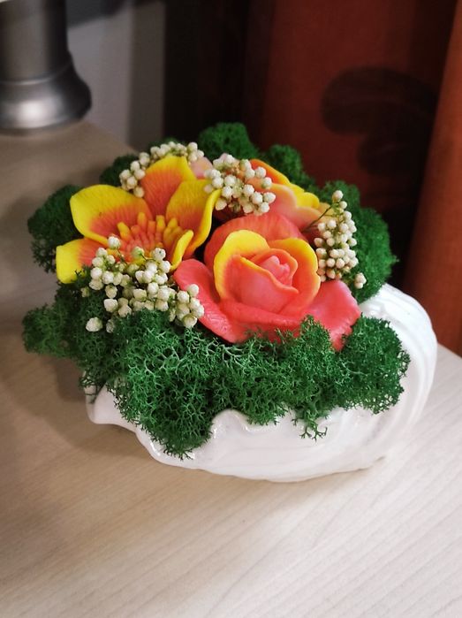 Ръчно изработена кашпа с глицеринови сапуни и скандинавски мъх