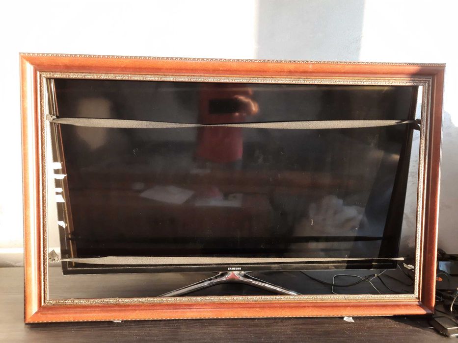 МЕБЕЛИ - (Маси,диван,етажерки,щори,рамка и др)