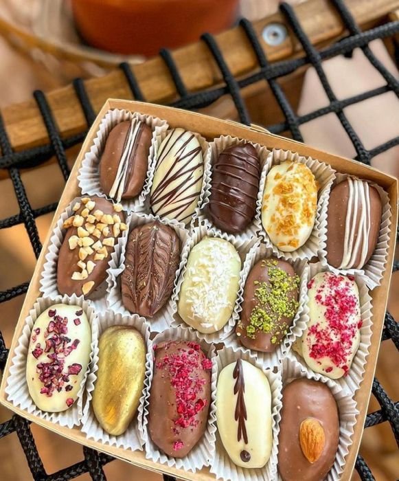 Клубника в шоколаде, торт, букет, подарки