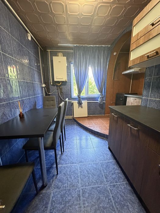Apartament 3 camere decomandat de inchiriat in cartier Nioua