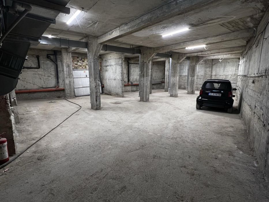 Дава се под наем Гараж / Паркомясто в Варна, Военна болница - 22 кв.м за 66.3 € - Снимка #1