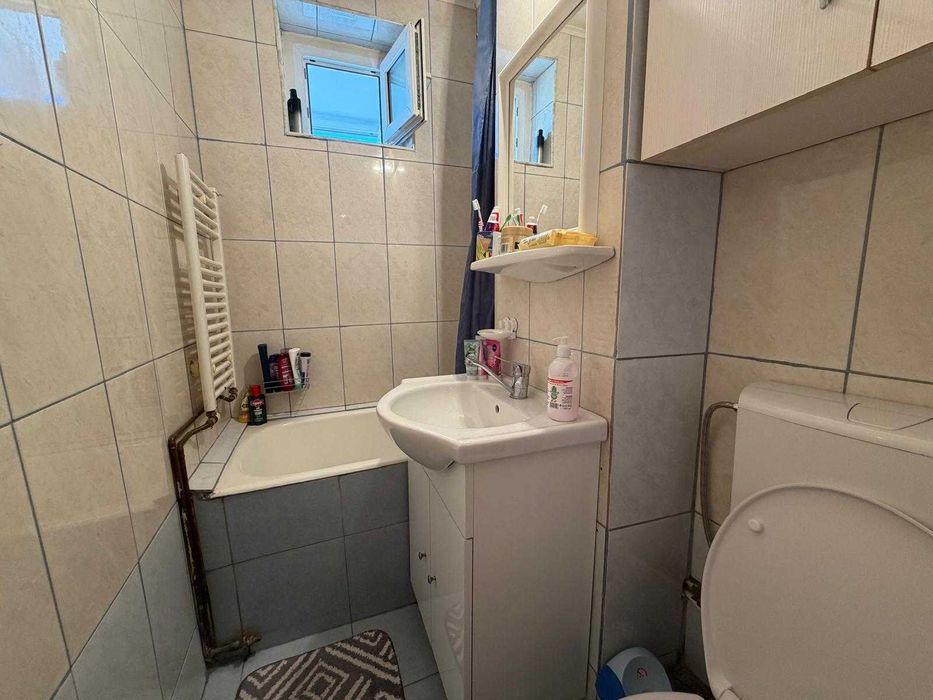 Vand apartament 3 camere - etaj 3 - balcon - cartier Hipodrom - zona Cedonia