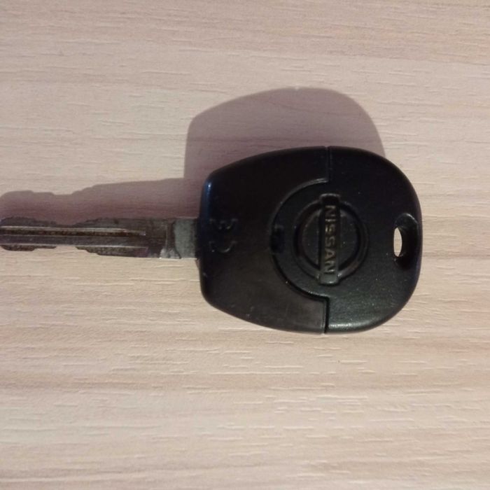 Nissan Almera резервна гума накладки оригинален ключ тампон NM-N16