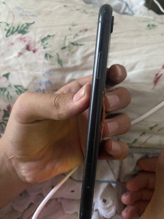 Iphone xr holati idyel ishlayfi radnoy bita orqa krishka ketkan
