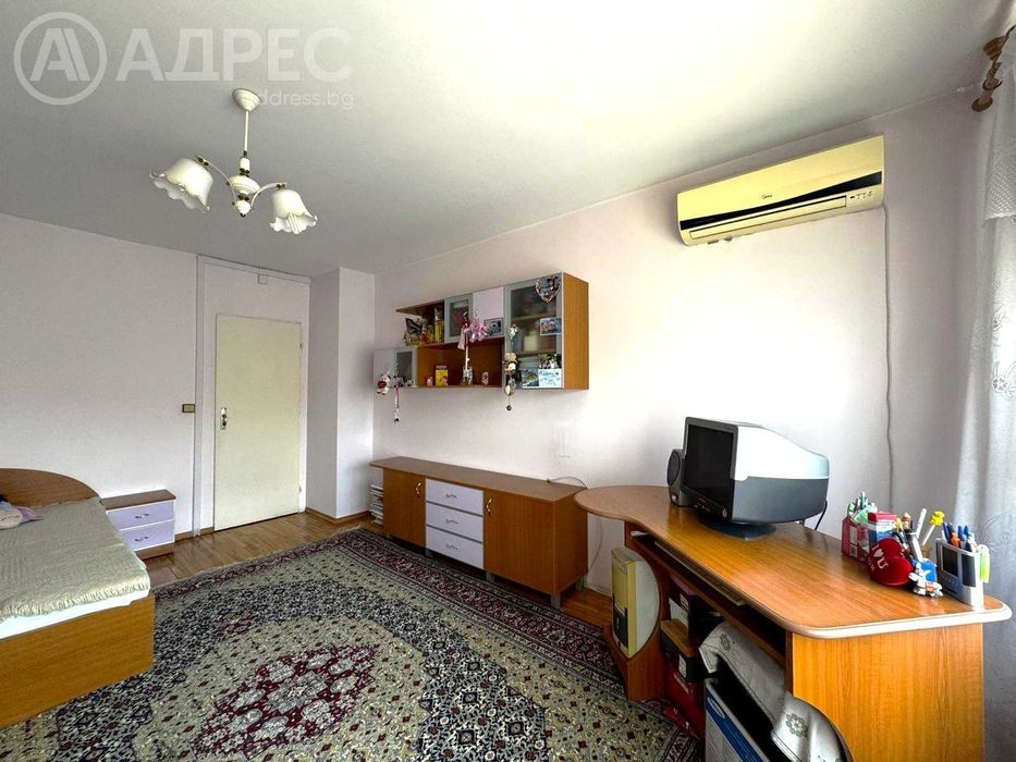 Тристаен апартамент, Дружба 3, 102 кв.м., ет. 5/6, с подобрения