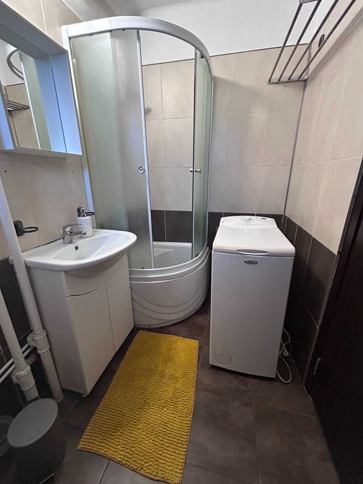 Închiriez apartament 2 camere lângă Medicină (str. Vasile Goldiș)