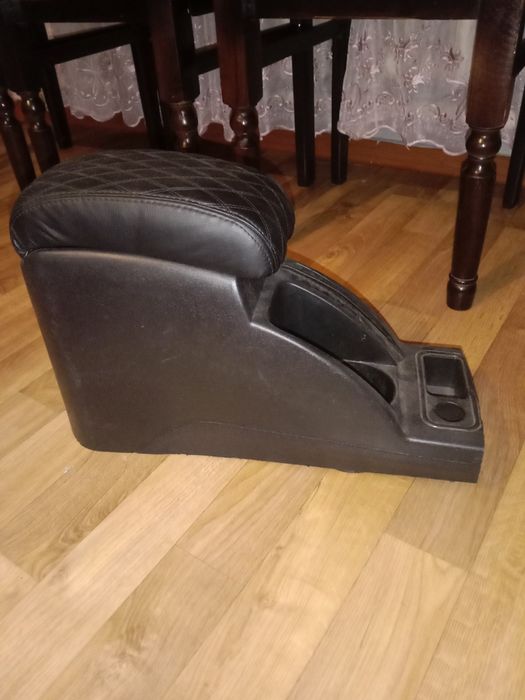 Подлокотник в хорошем состоянии