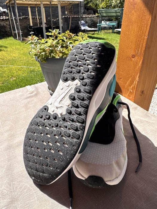 Спортни обувки NIKE