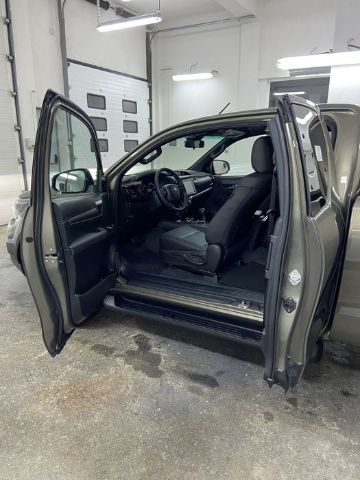 Toyota Hilux Extra Cab Invincible 2.8D 4WD, Pret afisat TVA inclus