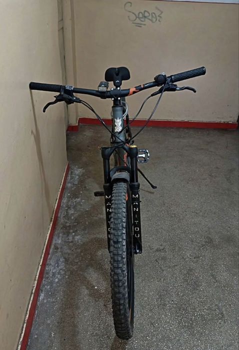 Titlu: Bicicletă Voodoo Bantu 27.5" cu furcă Manitou