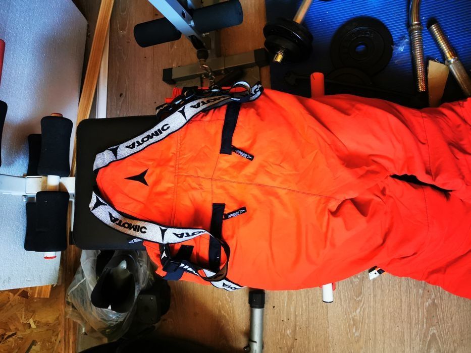 Vand pantaloni de iarna impermeabili schi snowboard etc noi sau apro