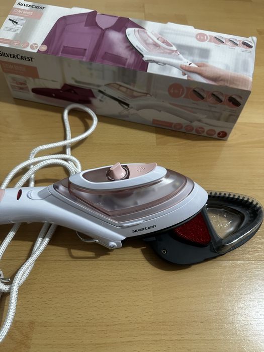 Fier de calcat vertical cu aburi