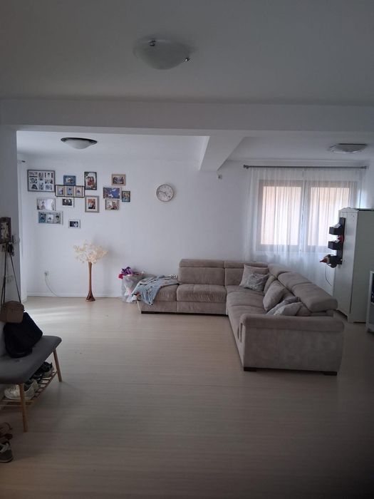 Casa cu etaj de vanzare zona f buna