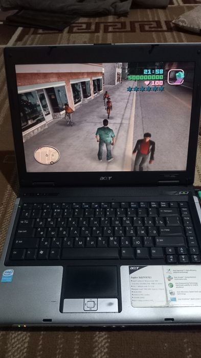 Ноутбук сотилади