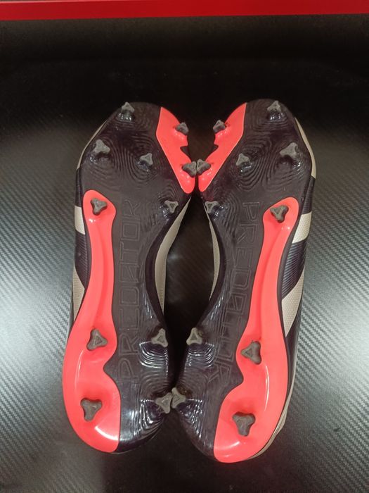 Футболни обувки Adidas predator
