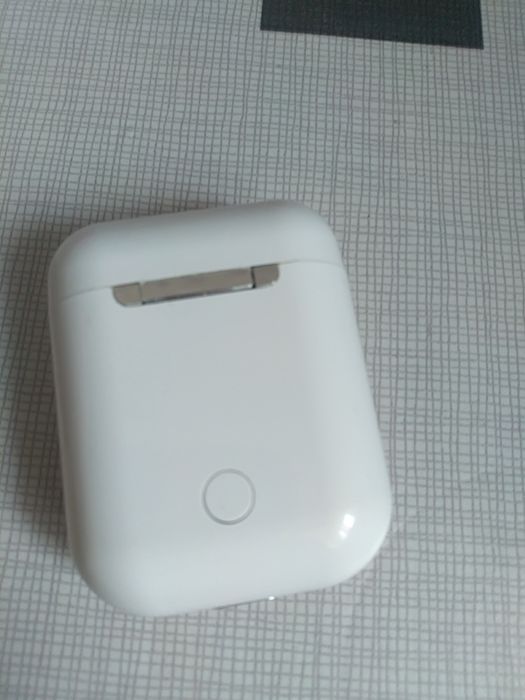 Продам чехол на аирподс