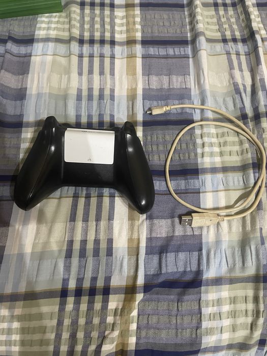 Xbox One S 500 GB + 1 оригинален контролер + 5 игри