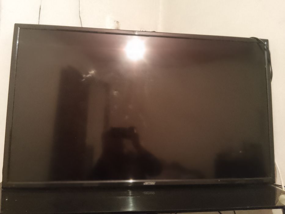 Телевизор и кабель