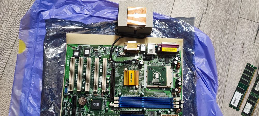 Kit AMD Duron, placa de baza Asrock, 1gb ram