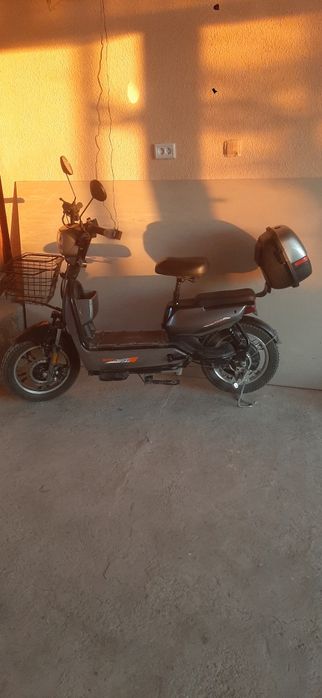 Skuter sotiladi.