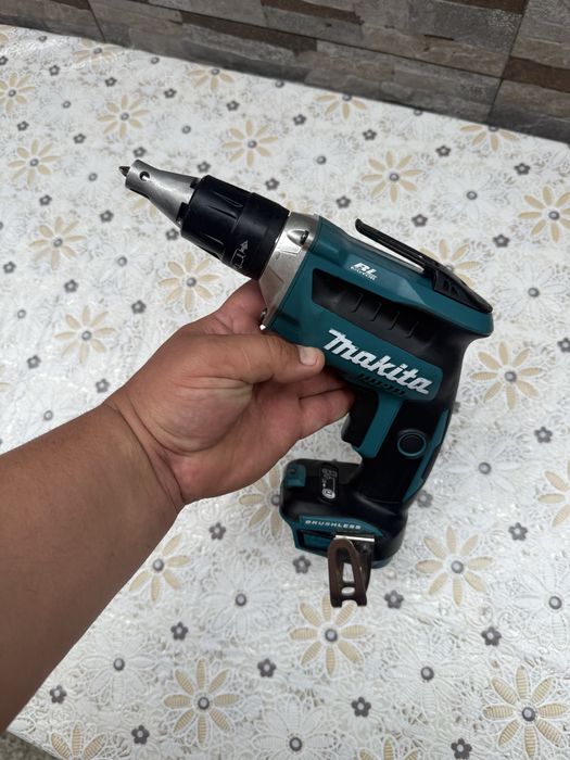 Акумулаторен безчетков винтоверт за гипсокартон Makita DFS452 18V