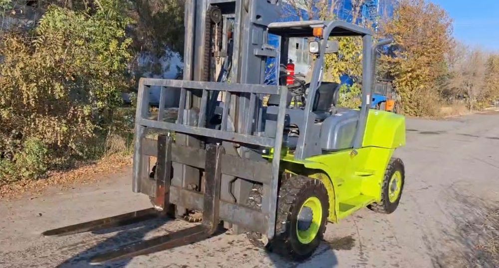 Вилочный погрузчик