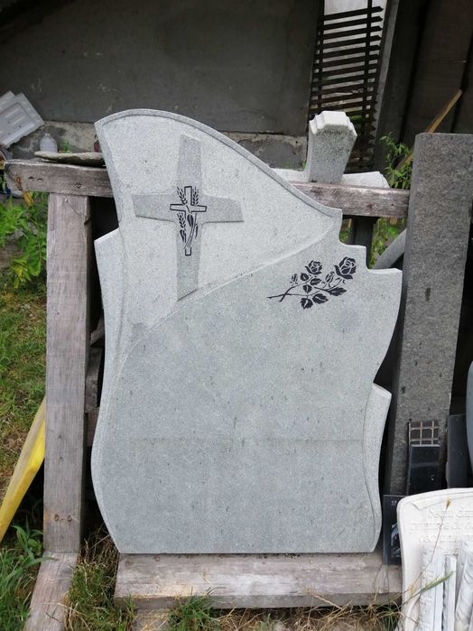 cruce funerara de mormant granit