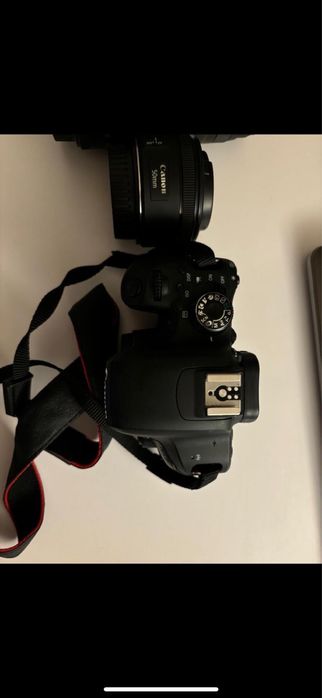 Canon 800D Kit cu două obiective