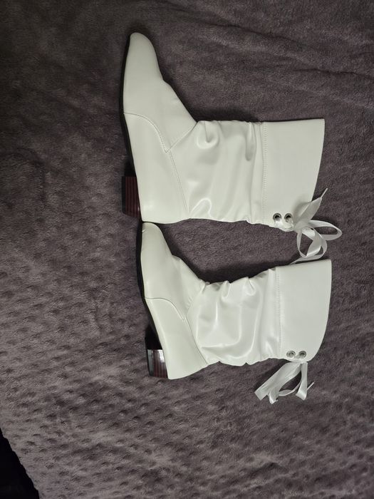 Нови ботушки, умалени