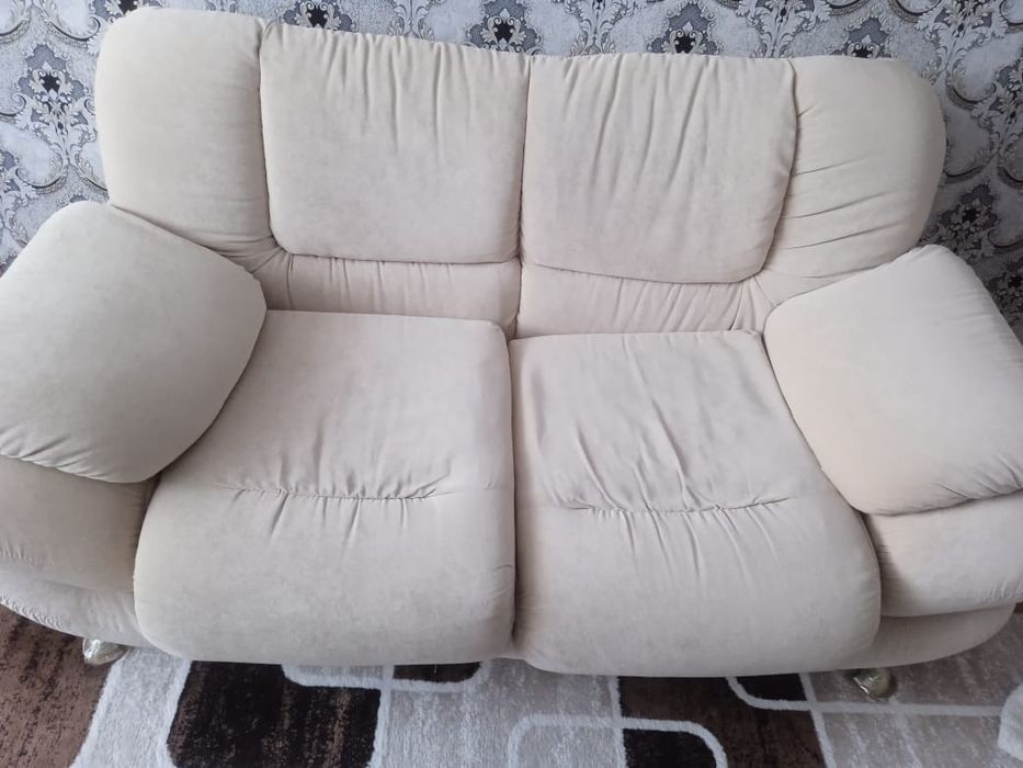 Продам диван б/у в хорошем состоянии.