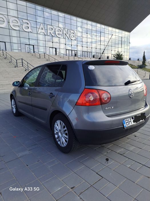 Vand Golf V 1,6 Benzina.