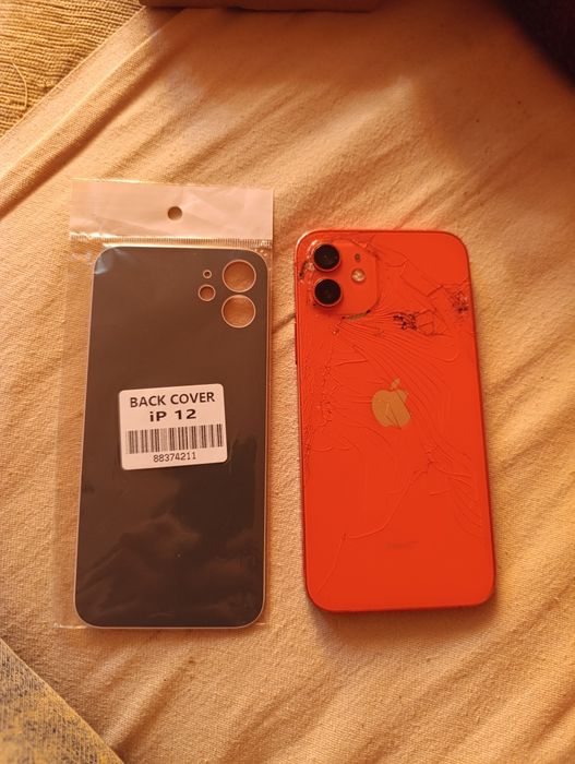 Vând iPhone 12 red