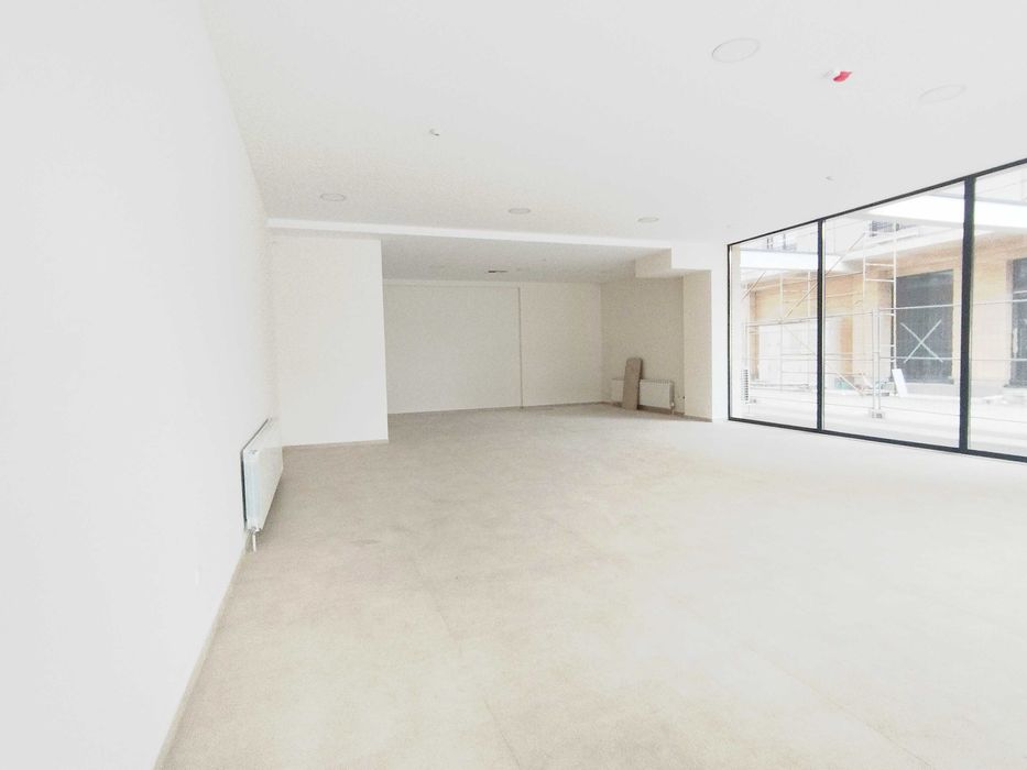 Дава се под наем Офис в Перник, Изток - 120 кв.м за 960 € - Снимка #1