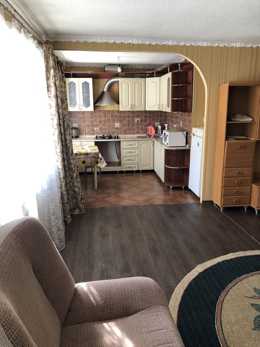 1-комнатная. Студия.Республики 19