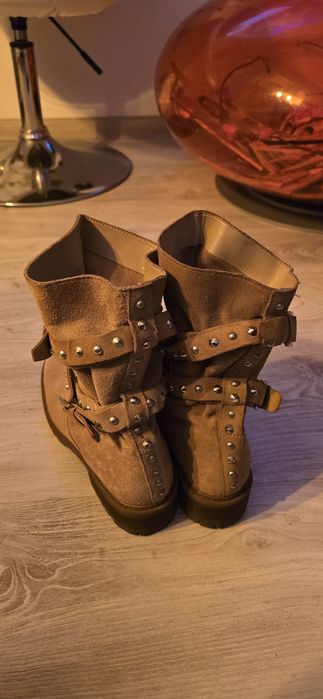 Ghete din piele întoarsă