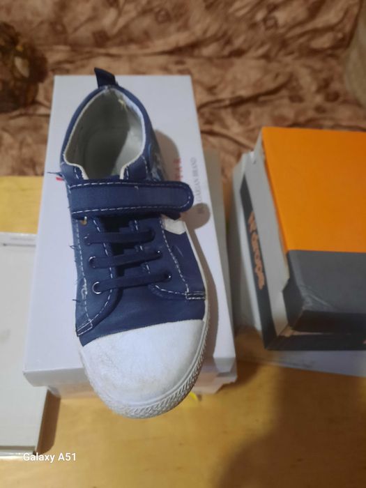 Здравейте  продавам детски обувки